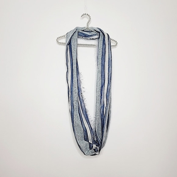 SCARF INFINITY in Blue Monochromatic Tone - Picture 3 of 10